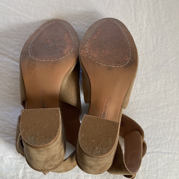 Steve Madden tan suede sandals in size 7 1/2. - Picture 7 of 8